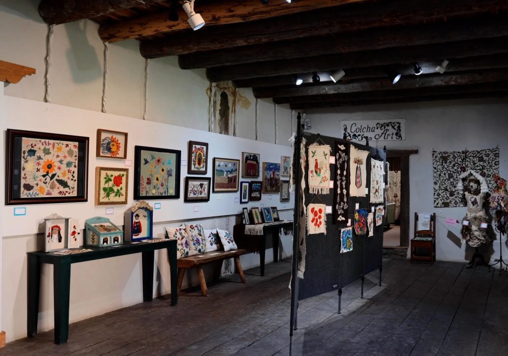 Colcha Embroidery Traditional and Contemporary at La Hacienda de los Martinez, 2023.
Image courtesy of Kate Perdoni.